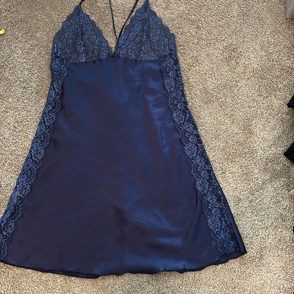 Pierre Cardin Blue nightgown with lace m/l